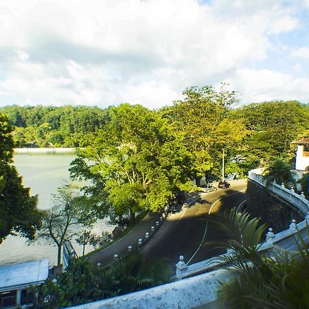 Malwatta Pilgrims Rest Hotel Kandy Ngoại thất bức ảnh