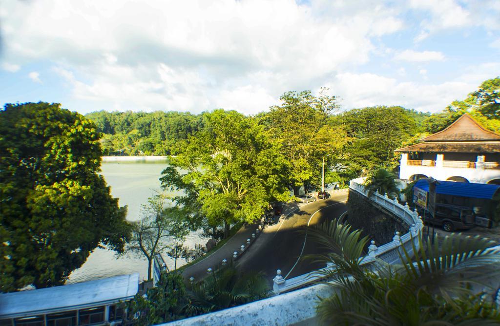 Malwatta Pilgrims Rest Hotel Kandy Ngoại thất bức ảnh