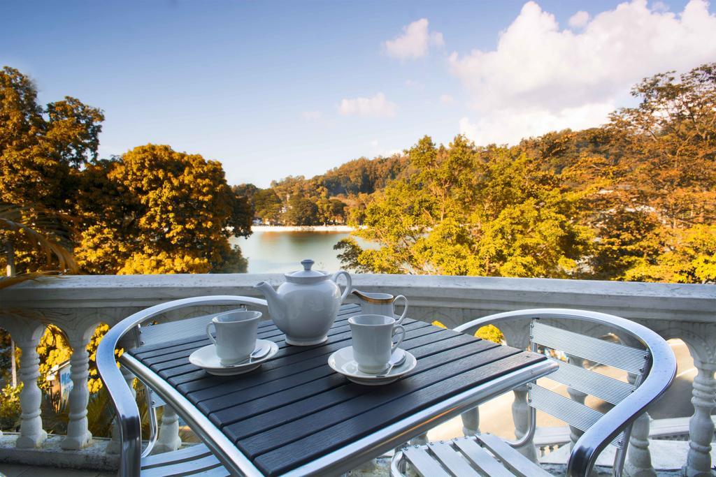 Malwatta Pilgrims Rest Hotel Kandy Ngoại thất bức ảnh