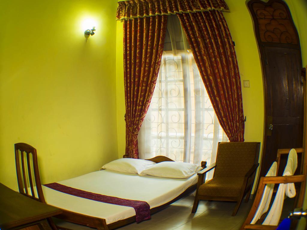 Malwatta Pilgrims Rest Hotel Kandy Ngoại thất bức ảnh