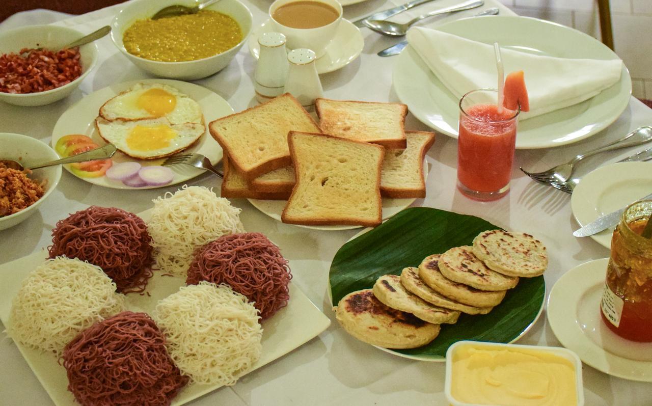 Malwatta Pilgrims Rest Hotel Kandy Ngoại thất bức ảnh